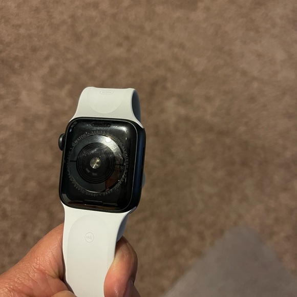 SOLD Apple watch series 5 aluminium black GPS - Picture 3 of 9